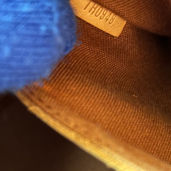 Louis Vuitton Monogram Alma PM - Picture 5 of 16